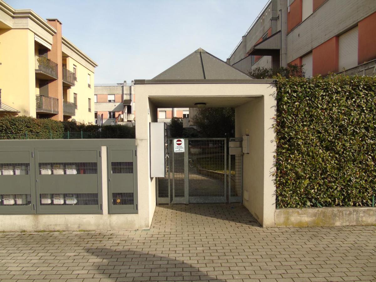 Hotel Casa Leonardo Airport Azzano San Paolo Esterno foto